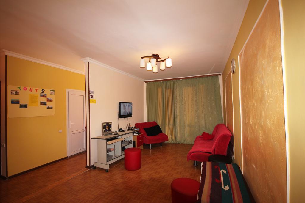 Center Hostel And Tours Γιερεβάν Εξωτερικό φωτογραφία