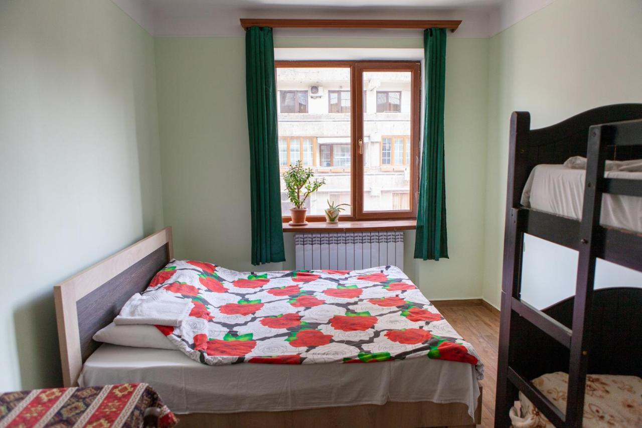 Center Hostel And Tours Γιερεβάν Εξωτερικό φωτογραφία