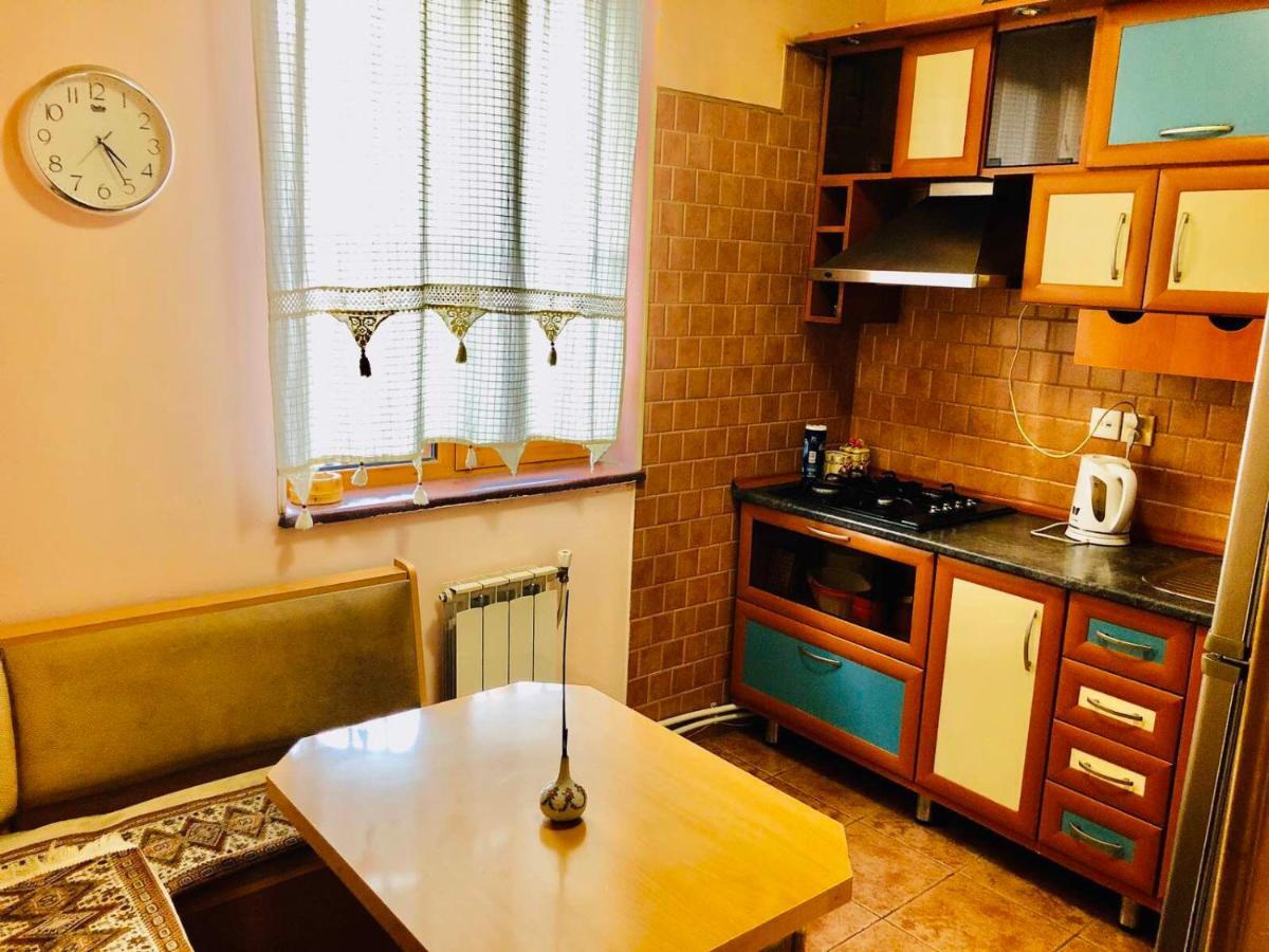 Center Hostel And Tours Γιερεβάν Εξωτερικό φωτογραφία